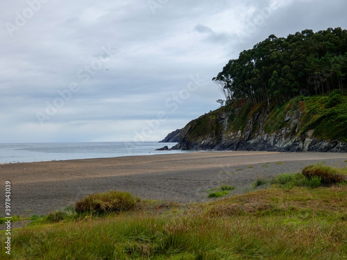 Playa de Otur,situada en el concejo asturiano de Valdés.Forma parte de la Costa Occidental de Asturias y está enmarcada en el Paisaje Protegido de la Costa Occidental de Asturias.