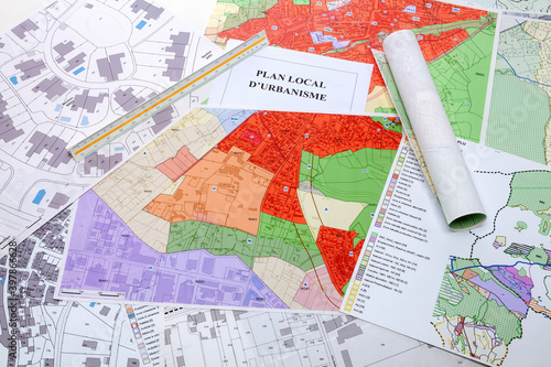 Urbanisme - Aménagement du territoire - Cartes de plan local d'urbanisme et cadastre