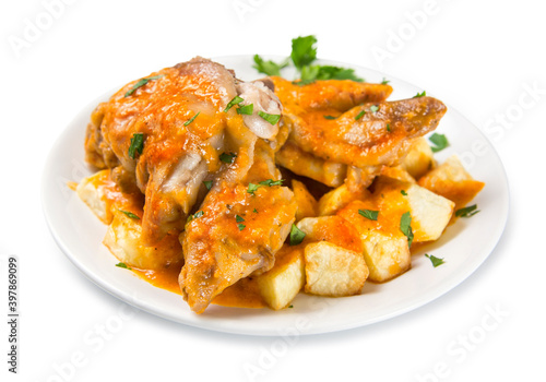 Manos de cerdo en salsa con patatas