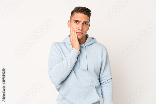 Young caucasian handsome man isolated having a strong teeth pain, molar ache. © Asier