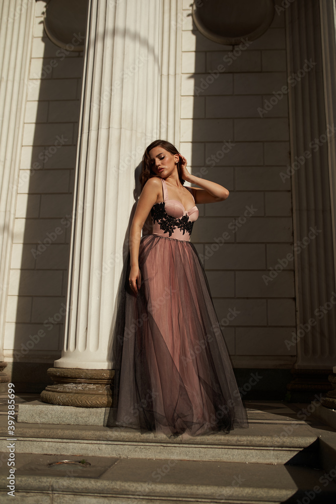Obraz premium Young beautiful woman in an evening dress in the theater