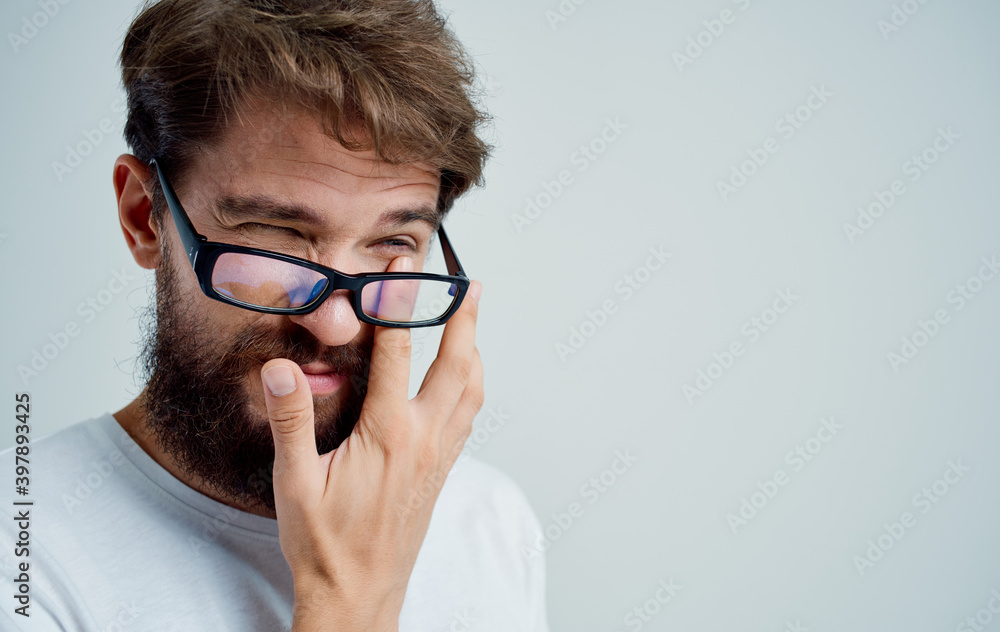 bearded man wearing glasses poor eyesight health problems treatment Studio bearded man wearing glasses poor eyesight health problems treatment Studio