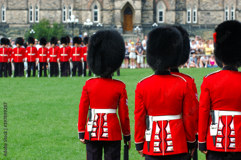 Fototapeta Red jacket uniforms of Foot Guards at Parliament Hill
