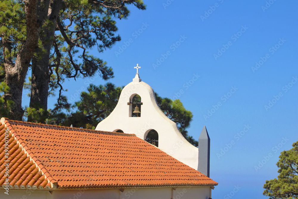 Pino y ermita de la Virgen del Pino, El Paso, La Palma Stock Photo