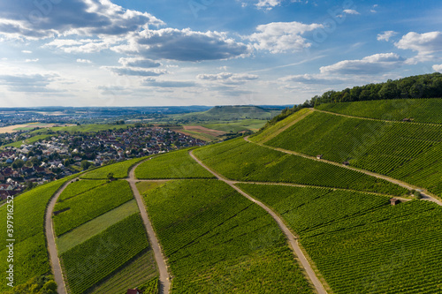 Panorama über Erlenbach, Weinberge, Weinanbau, grüne Felder in Baden Württemberg in Deutschland