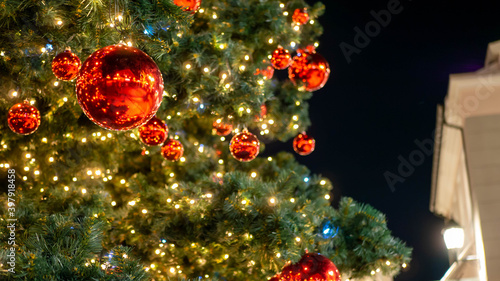 クリスマスツリーのイルミネーション