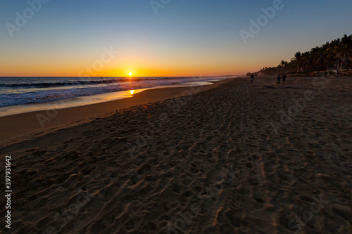 PLAYA,ATARDESER,ACAPULCO,PIE DE LA CUESTA, MAR CIELO,NARANJA,SOL,AMARILLO,COSTA,OLAS, photo