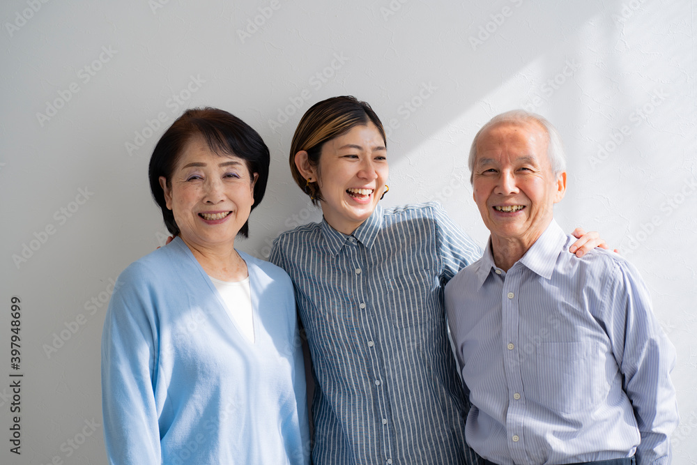笑顔の日本人親子・二世代家族 笑顔の日本人親子・二世代家族