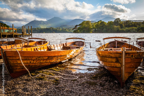 Foto Rowing boats on the shore of Derwent water in Keswick,  Lake district,  Cumbria,