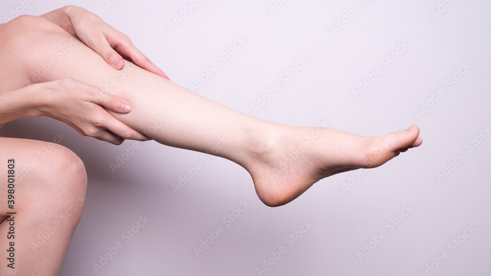 massage of leg muscles with hands, leg pain massage of leg muscles with hands, leg pain
