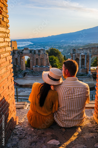 фотографія Taormina Sicily, couple watching sunset at the Ruins of the Ancient Greek Theater in Taormina, Sicily