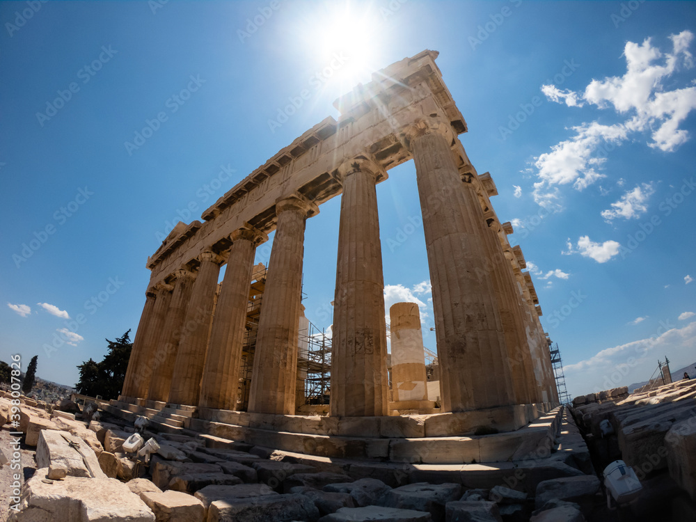 Obraz premium Athenian pantheon close up. Columns of the Athenian pantheon. Marble columns of an ancient temple. restored Athenian pantheon