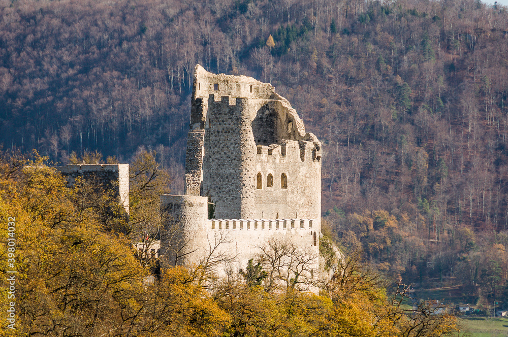 Pfeffingen, Ruine, Burg, Burganlage, Aesch, Duggingen, Laufental, Birseck, Klus, Baselland, Wanderweg, Aussichtspunkt, Winter, Schweiz, Nordwestschweiz Pfeffingen, Ruine, Burg, Burganlage, Aesch, Duggingen, Laufental, Birseck, Klus, Baselland, Wanderweg, Aussichtspunkt, Winter, Schweiz, Nordwestschweiz