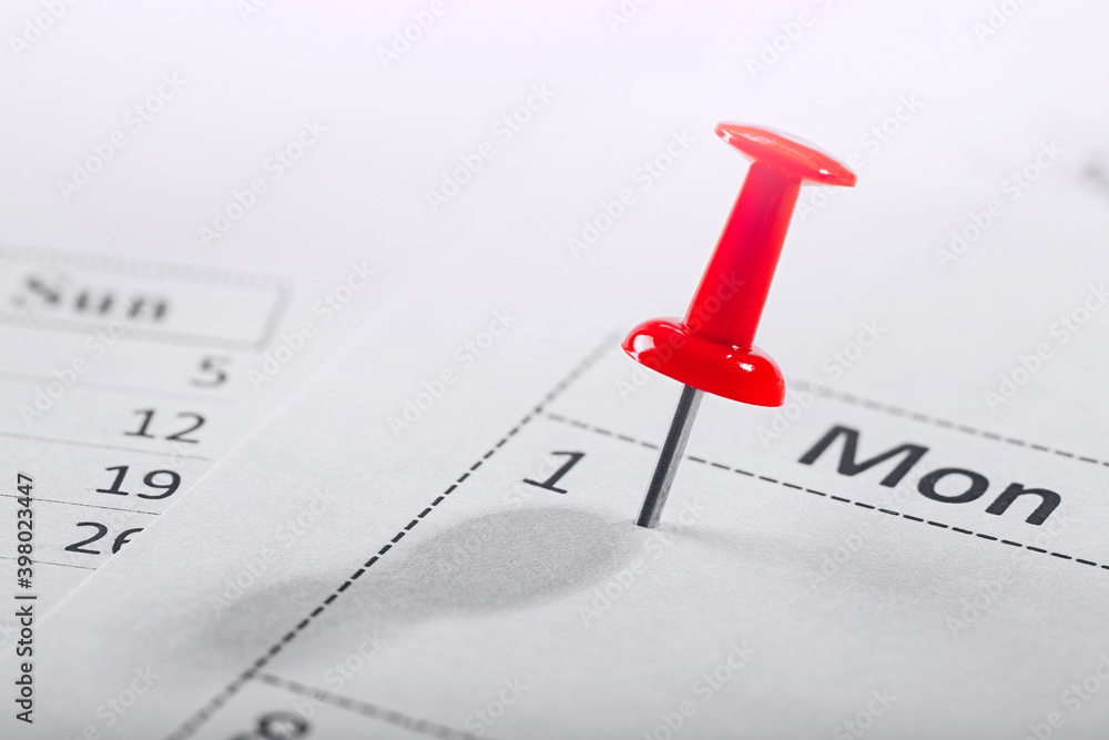 Important date and calendar appointment. Green pin on calendar. Important date and calendar appointment. Green pin on calendar.