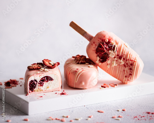 Ice cream popsicle cake with freeze-dried strawberries