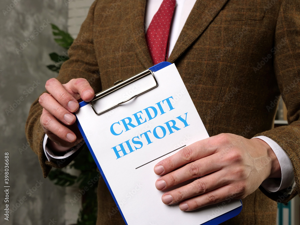 Φωτογραφία The banker keeps a credit report in the office.