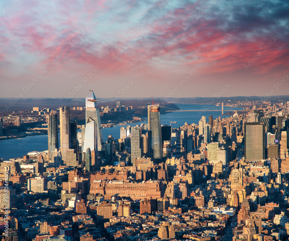 Obraz premium Aerial sunset view of Midtown Manhattan in New York City