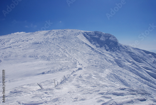 雪と氷に覆われた真冬の蔵王熊野岳 © palzafenon