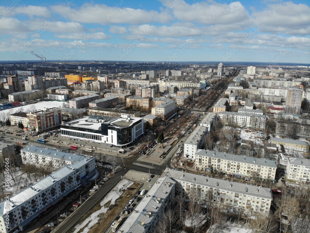 Aerial view of the intersection of Oktyabrsky Avenue and Vorovskogo Street (Kirov, Russia)