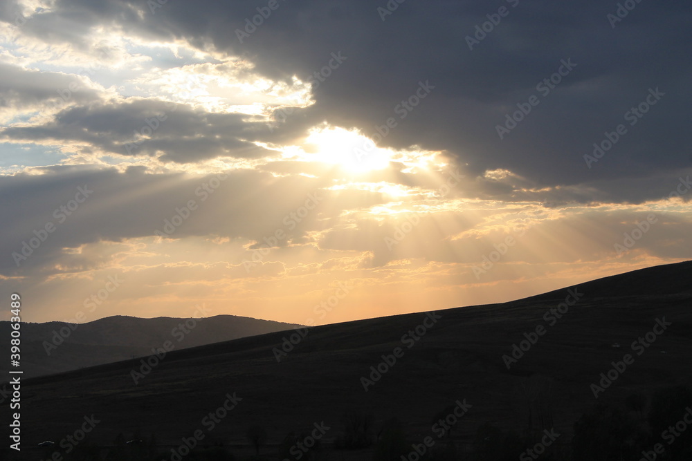 Obraz premium sunset over the mountains