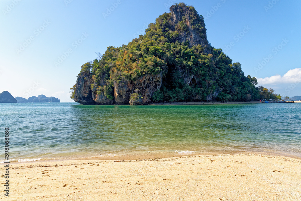 Tropical beach on Koh Aleil Island - Thailand