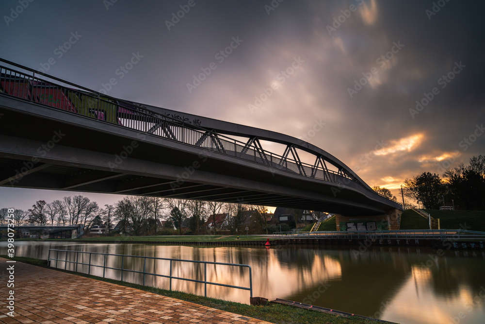 Kanalbrücke in Münster bei Sonnenaufgang