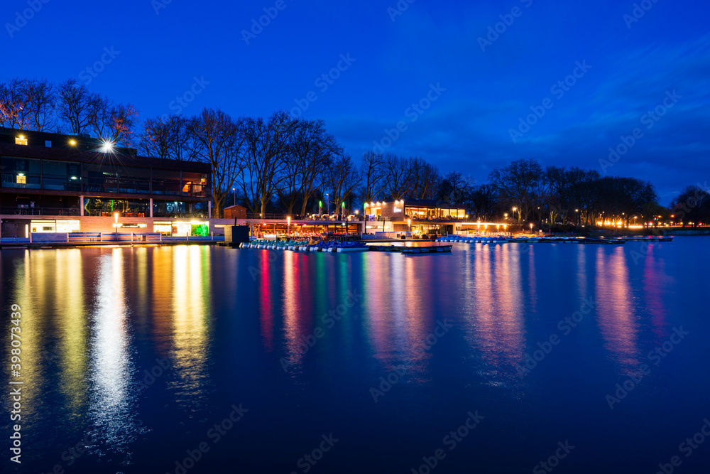 Aasee-Ufer in Münster zur blauen Stunde