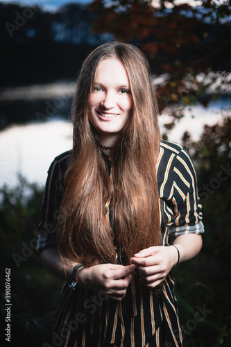 Mädchen in Dämmerung