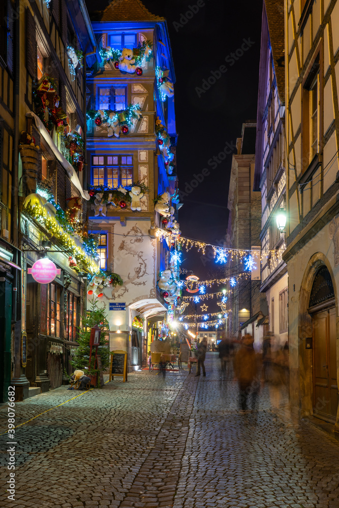 Fototapeta Evening street in Strassbourg, France, Christmas decoration and lights