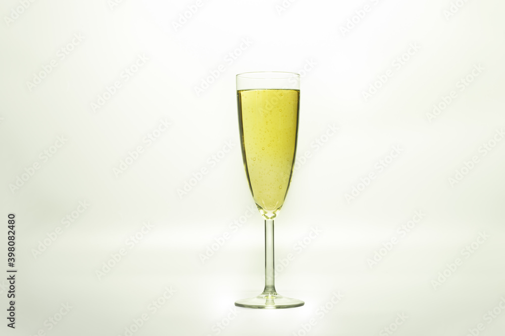 Coupe de champagne - flute de champagne - fond clair Coupe de champagne - flute de champagne - fond clair