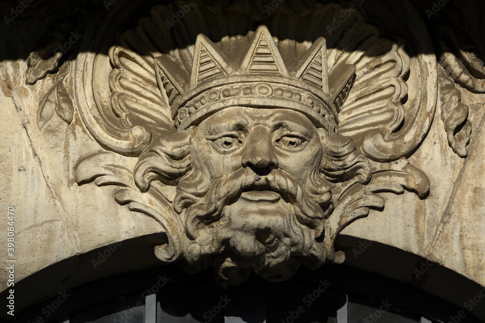 Mascaron de l'ile Feydeau à Nantes, représentant un roi avec sa couronne (Eole ? ).