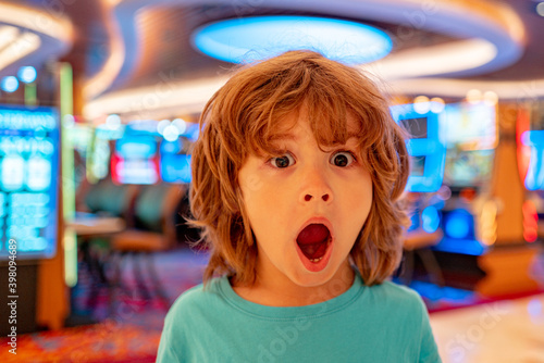 Canvas Print Chikd and casino concept. Gambling. Surprise emotions.