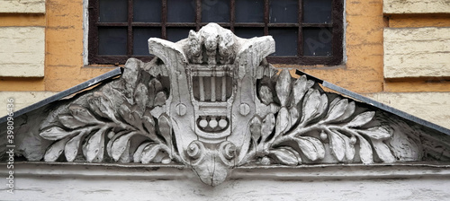 Elements of artistic decoration of the facade of the building