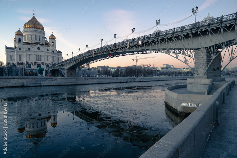 Fototapeta premium Patriarchal bridge at the Cathedral of Christ the Saviour