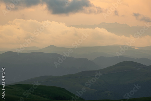 Fototapeta Naklejka Na Ścianę i Meble -  Mountain sunrise sea of ​​clouds