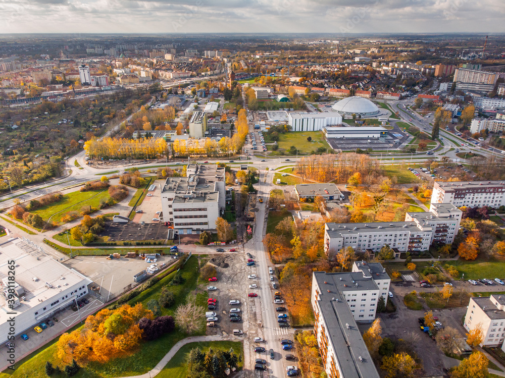Obraz premium Autumn view of the Park and blocks of flats in Opole.