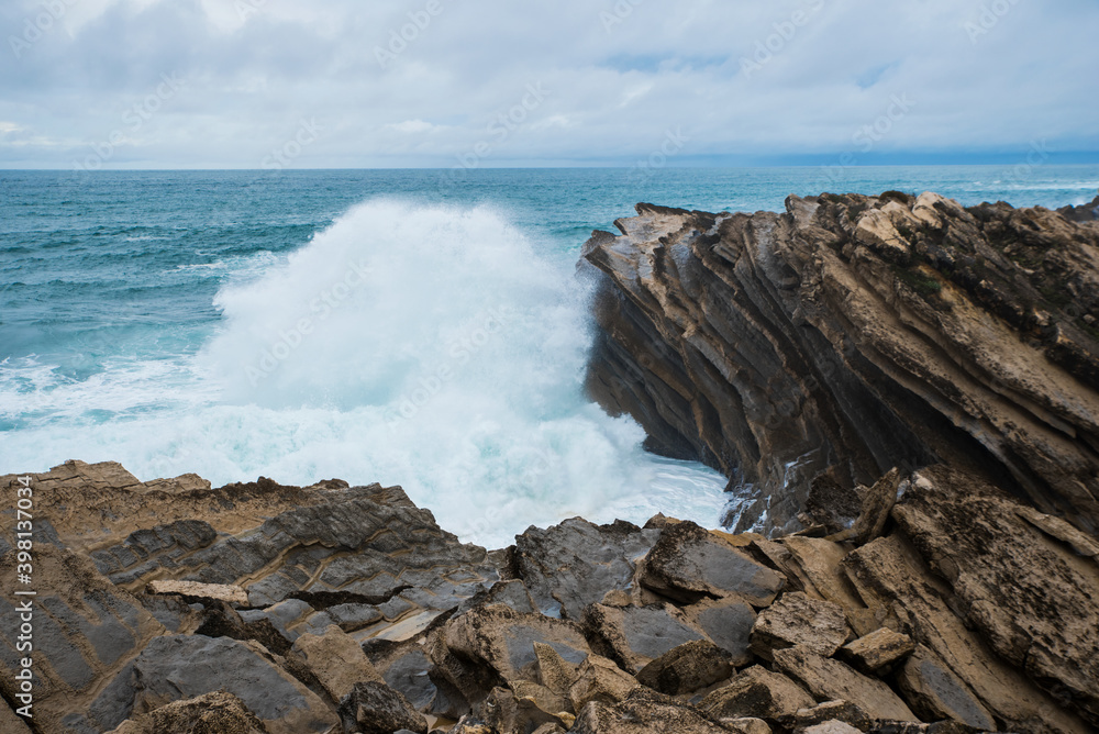 Agitaded sea with big waves Agitaded sea with big waves