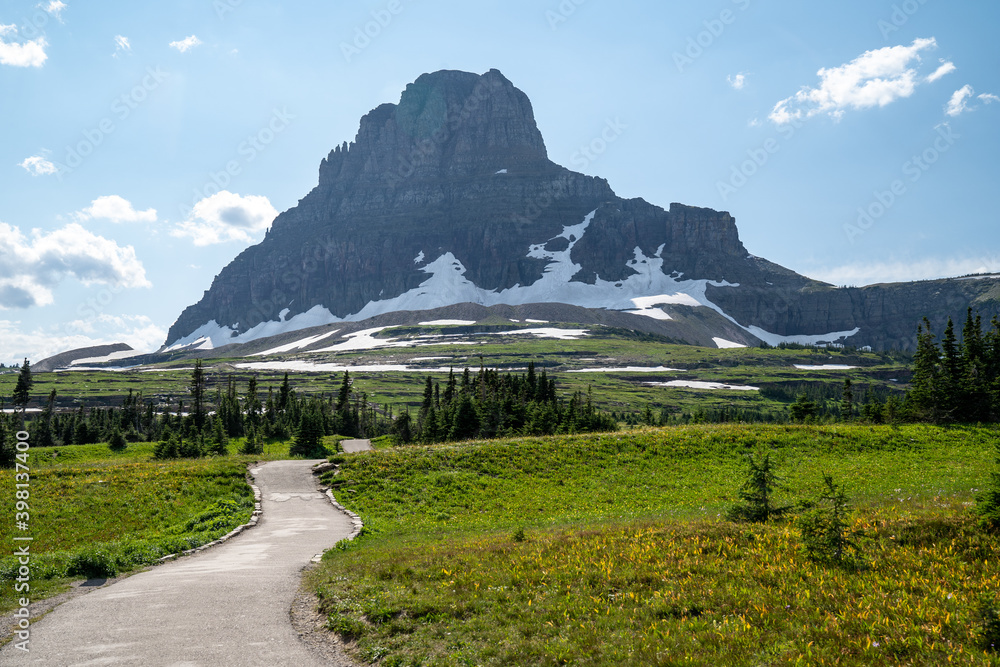 Fototapeta premium Hidden Lake Trail in Glacier National Park at Logan Pass