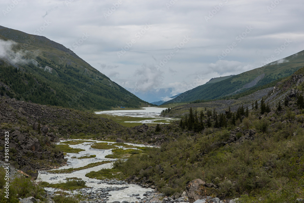 the alarmingly bubbling white mountain river of the Altai-Akkem