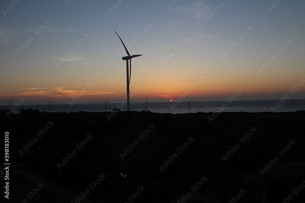 Obraz premium wind turbine at sunset