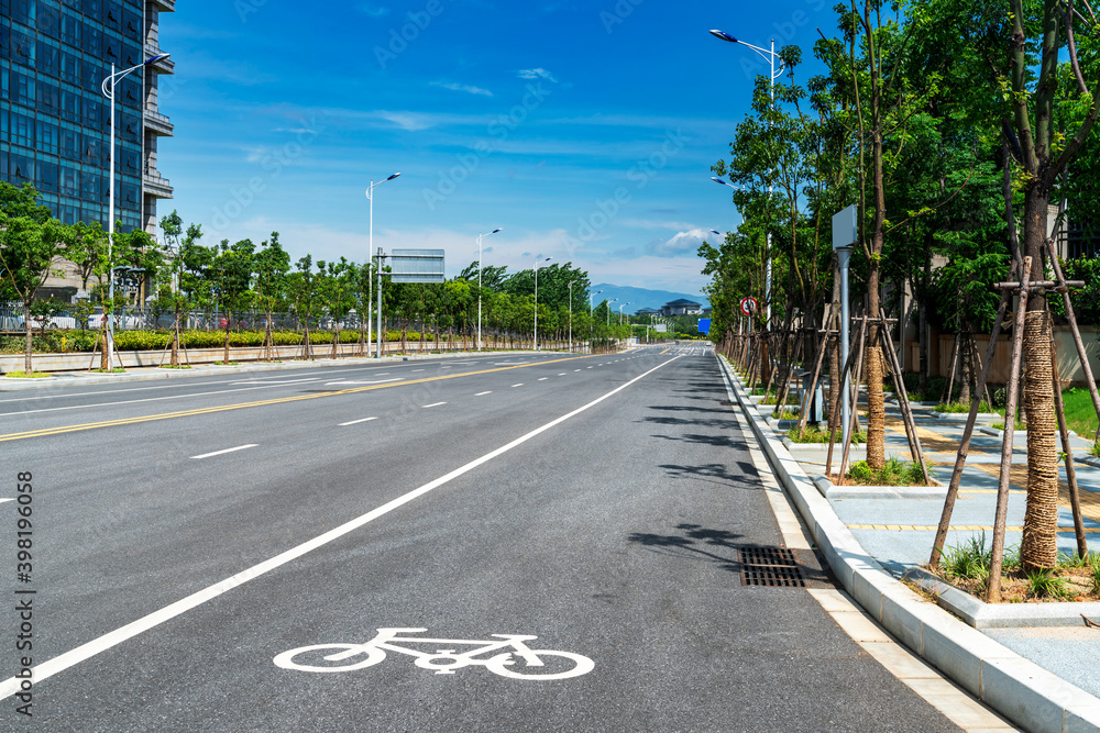 Obraz premium Empty urban road and buildings in China