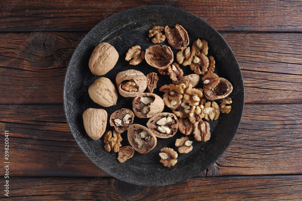 Whole broken walnuts Whole broken walnuts