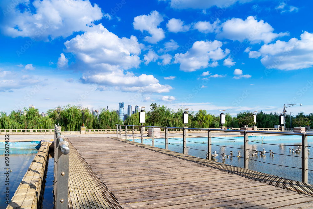 Obraz premium wooden floor and railings in the park