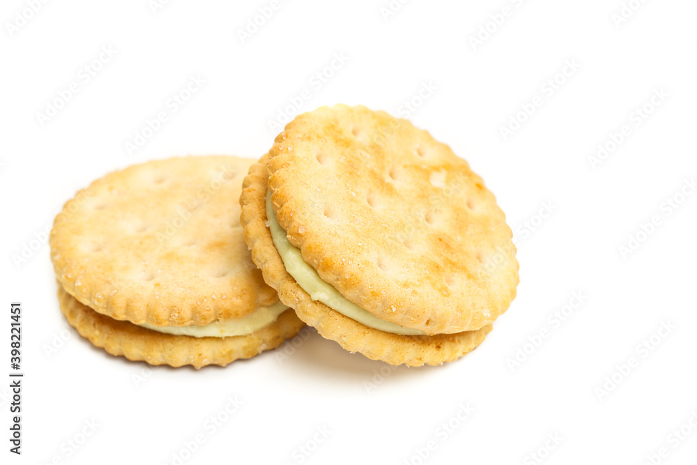 Galletas rellenas sobre un fondo blanco liso y aislado. Vista superior y de cerca. Copy space Galletas rellenas sobre un fondo blanco liso y aislado. Vista superior y de cerca. Copy space