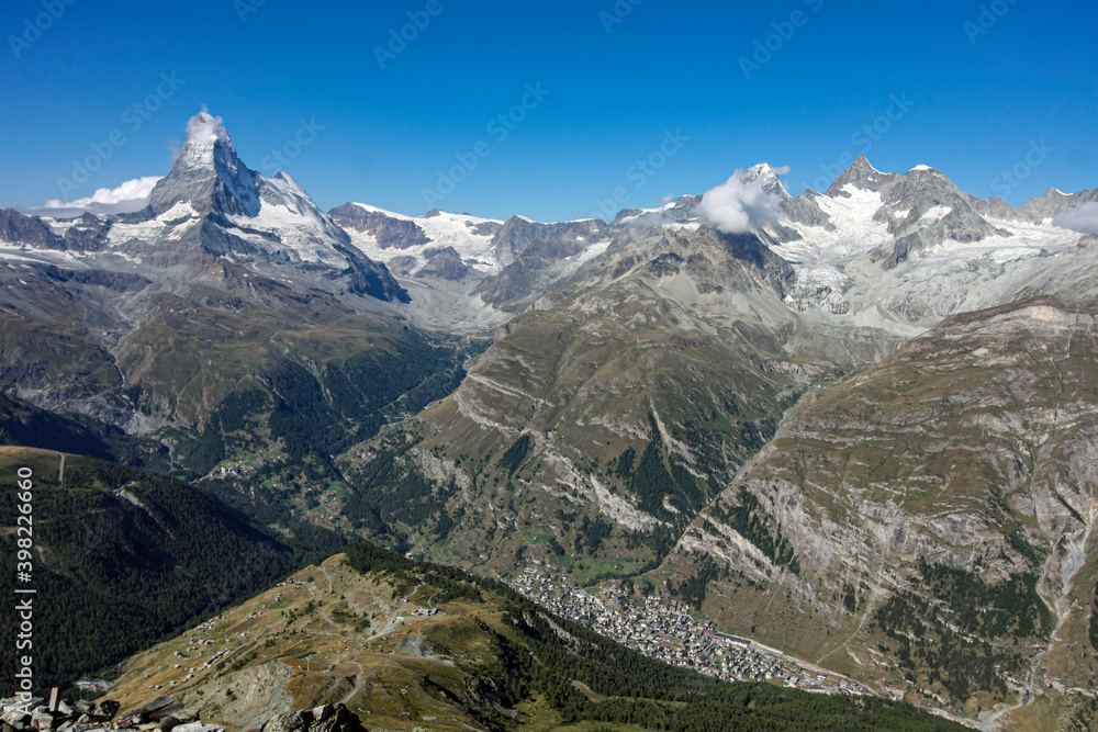 Matterhorn und Zermatt vom Rothorn aus gesehen