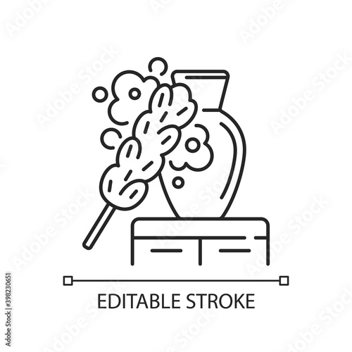 Dusting linear icon. Household chore, housekeeping thin line customizable illustration. Contour symbol. House cleaning service, housekeeper duty. Vector isolated outline drawing. Editable stroke