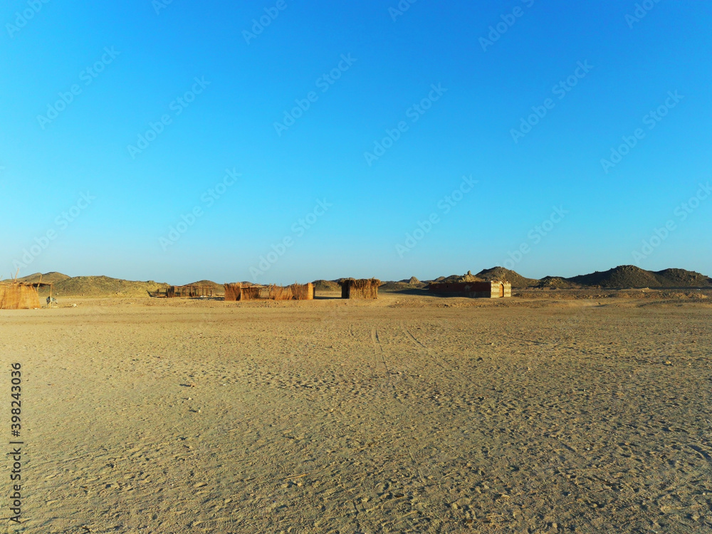 Obraz premium View of the Bedouin settlement from the desert