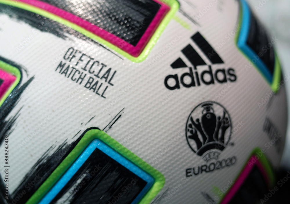 10 2019 London, United Kingdom. The ball of the European football 2020 Adidas Uniforia Competition in the sports shop window. foto de Stock | Adobe
