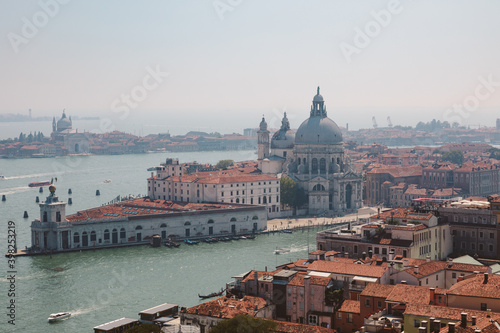 Panoramic view of Venice city and Basilica di Santa Maria della Salute © TravelFlow