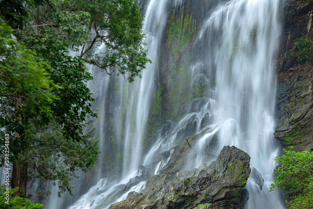 Fototapeta premium Khlong Lan Waterfall, Beautiful waterfalls in klong Lan national park of Thailand. Khlong Lan Waterfall, KamphaengPhet Province - Thailand.